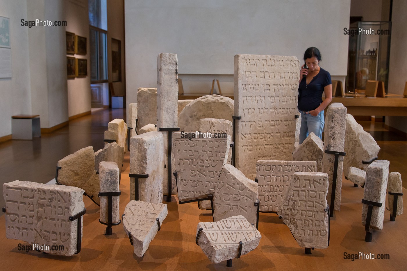 STELE FUNERAIRES, MUSEE D'ART ET D'HISTOIRE DU JUDAISME INSTALLE DANS L'HOTEL DE SAINT-AIGNAN, 3EME ARRONDISSEMENT, PARIS (75), ILE-DE-FRANCE, FRANCE 
