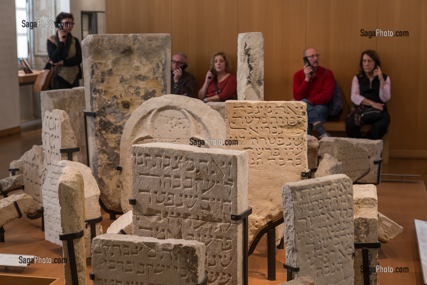 STELES FUNERAIRES, MUSEE D'ART ET D'HISTOIRE DU JUDAISME INSTALLE DANS L'HOTEL DE SAINT-AIGNAN, 3EME ARRONDISSEMENT, PARIS (75), ILE-DE-FRANCE, FRANCE 