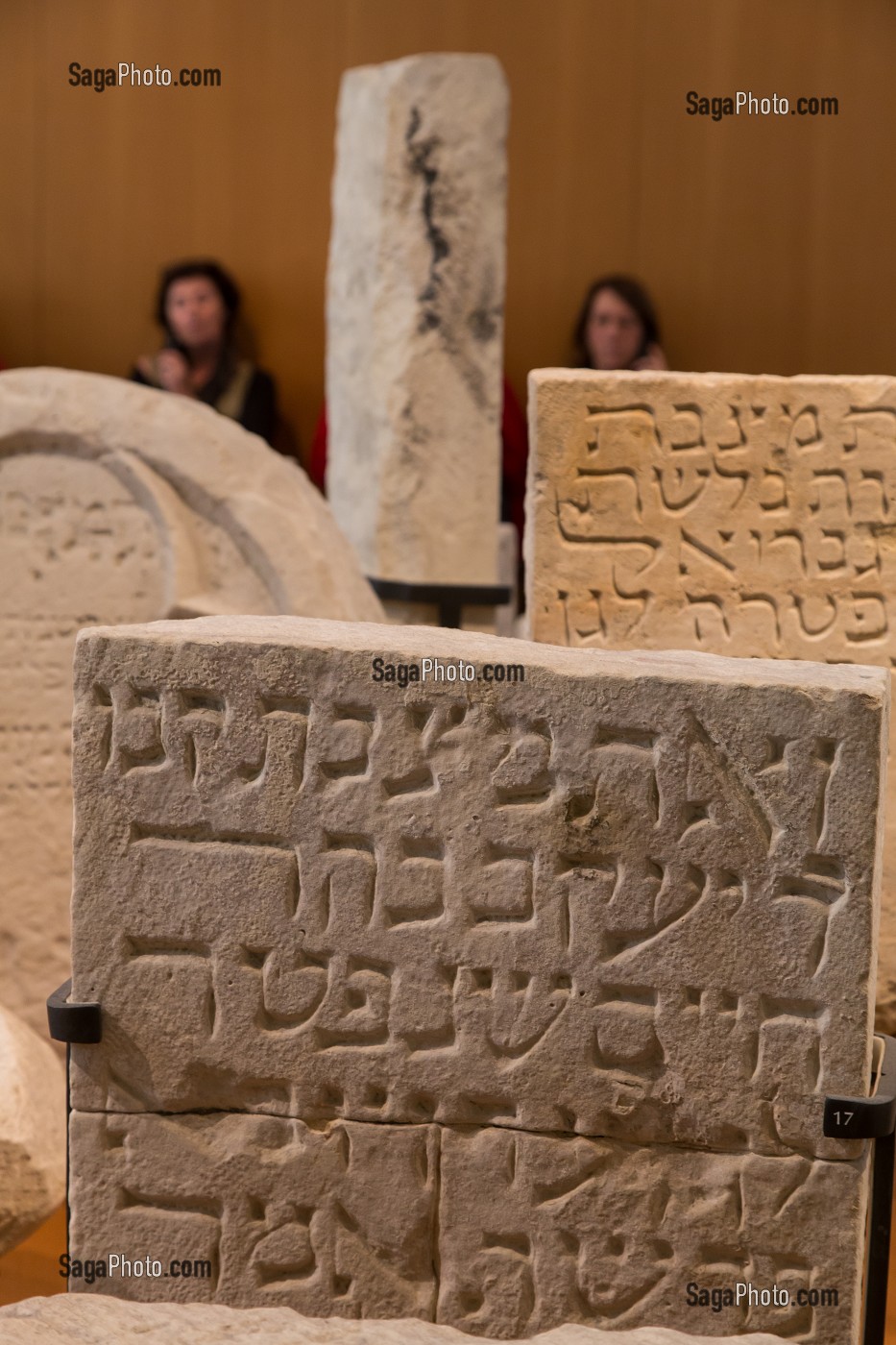 STELES FUNERAIRES, MUSEE D'ART ET D'HISTOIRE DU JUDAISME INSTALLE DANS L'HOTEL DE SAINT-AIGNAN, 3EME ARRONDISSEMENT, PARIS (75), ILE-DE-FRANCE, FRANCE 