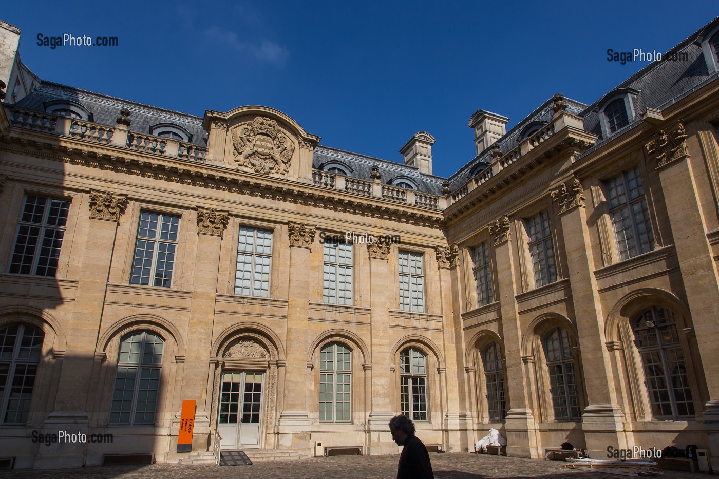 COUR DE L'HOTEL SAINT AIGNAN, HOTEL PARTICULIER DU XVIIEME SIECLE, MUSEE D'ART ET D'HISTOIRE DU JUDAISME, 3EME ARRONDISSEMENT, PARIS (75), ILE-DE-FRANCE, FRANCE 