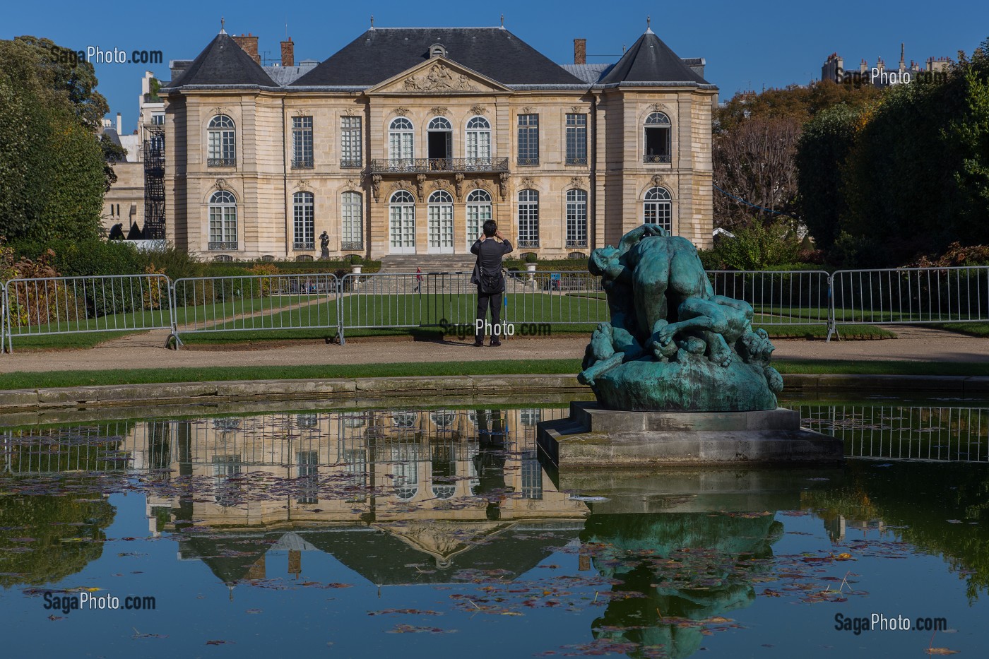 SCULPTURE UGOLIN ET SES ENFANTS DANS LES JARDINS DU MUSEE, CREE EN 1916 A L'INITIATIVE D'AUGUSTE RODIN, LE MUSEE RODIN EST SITUE A L'HOTEL BIRON, HOTEL PARTICULIER DU 18 EME SIECLE, 7 EME ARRONDISSEMENT, PARIS (75), ILE-DE-FRANCE, FRANCE 