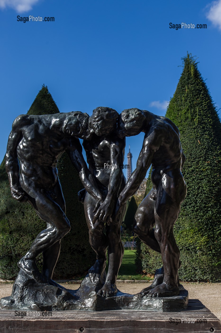 LES TROIS OMBRES D'AUGUSTE RODIN DANS LES JARDINS DU MUSEE RODIN, CREE EN 1916 A L'INITIATIVE D'AUGUSTE RODIN, LE MUSEE EST SITUE A L'HOTEL BIRON, HOTEL PARTICULIER DU 18 EME SIECLE, 7 EME ARRONDISSEMENT, PARIS (75), ILE-DE-FRANCE, FRANCE 