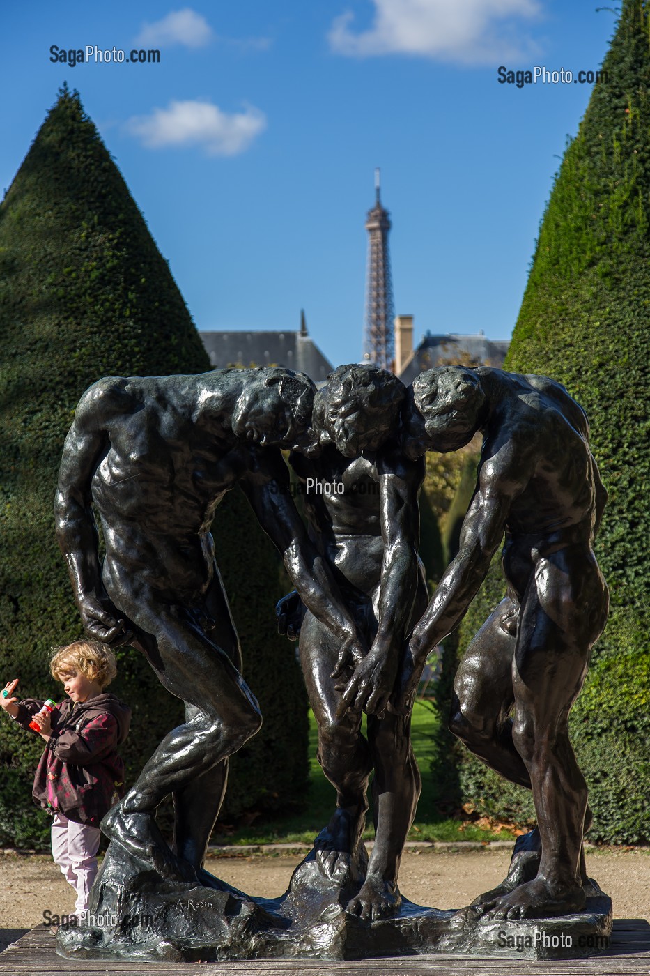 LES TROIS OMBRES D'AUGUSTE RODIN DANS LES JARDINS DU MUSEE RODIN, CREE EN 1916 A L'INITIATIVE D'AUGUSTE RODIN, LE MUSEE EST SITUE A L'HOTEL BIRON, HOTEL PARTICULIER DU 18 EME SIECLE, 7 EME ARRONDISSEMENT, PARIS (75), ILE-DE-FRANCE, FRANCE 