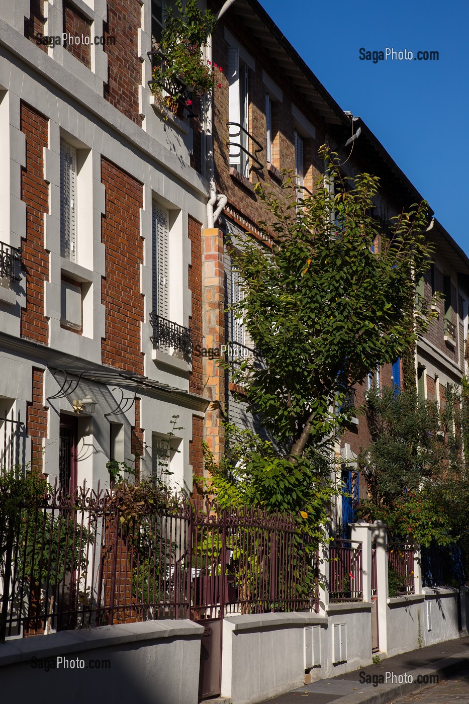 LA CITE FLORALE EST UN PETIT QUARTIER CONSTITUE DE MAISONS INDIVIDUELLES SITUEES DANS DES RUELLES PORTANT DES NOMS DE FLEURS, 13 EME ARRONDISSEMENT, PARIS (75), ILE-DE-FRANCE, FRANCE 