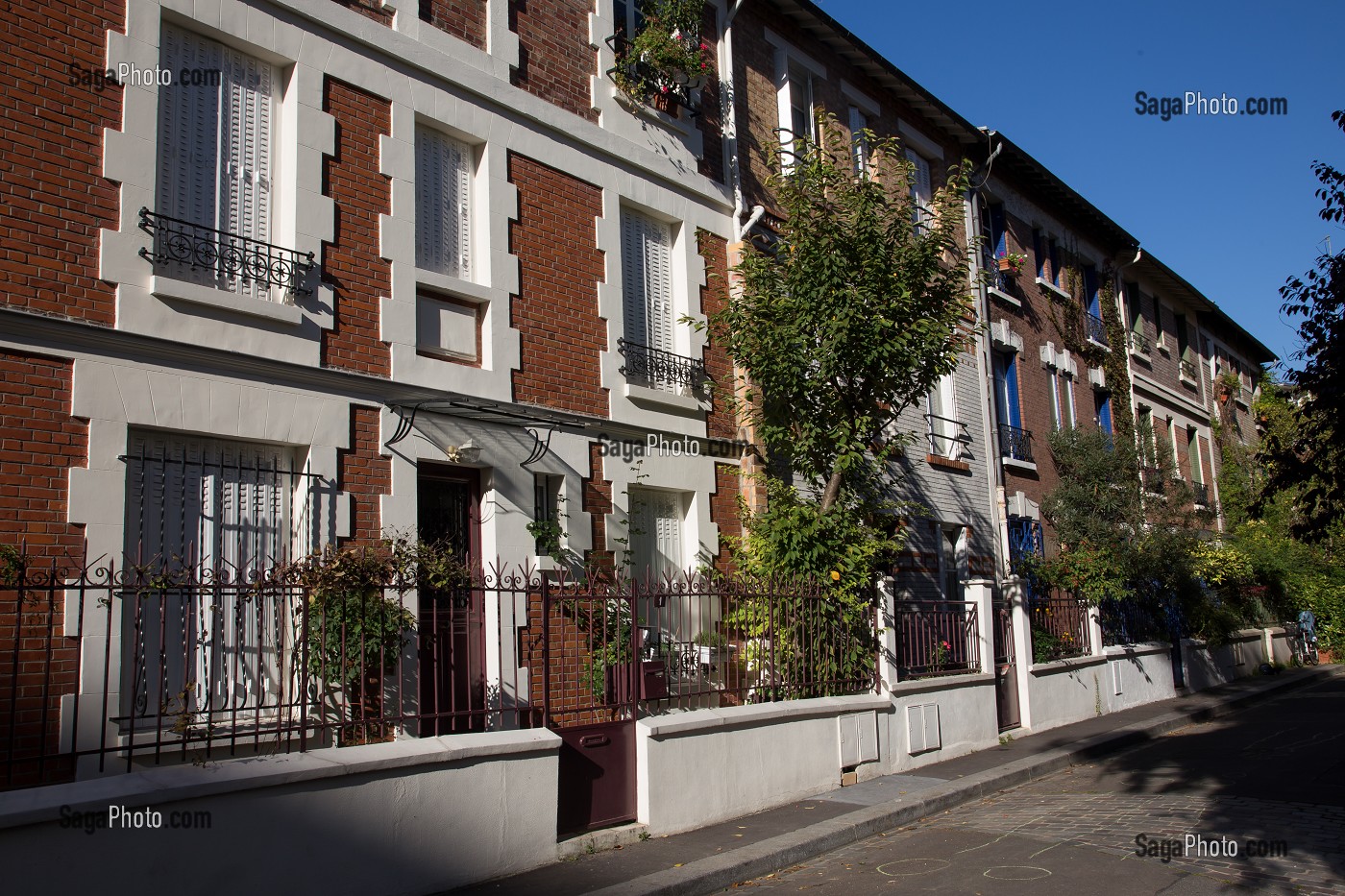 LA CITE FLORALE EST UN PETIT QUARTIER CONSTITUE DE MAISONS INDIVIDUELLES SITUEES DANS DES RUELLES PORTANT DES NOMS DE FLEURS, 13 EME ARRONDISSEMENT, PARIS (75), ILE-DE-FRANCE, FRANCE 