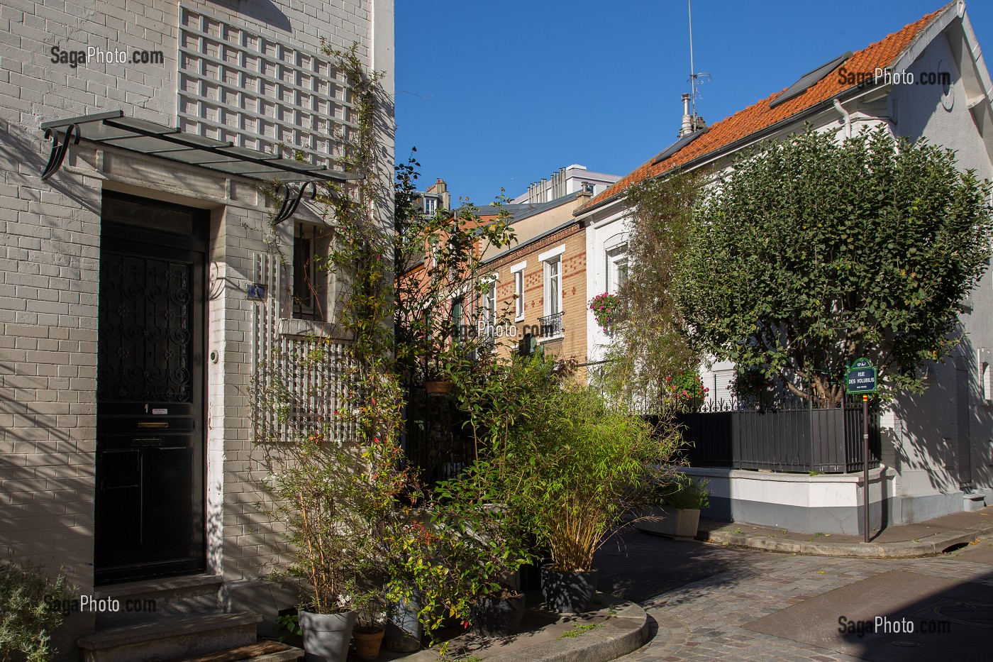 LA CITE FLORALE EST UN PETIT QUARTIER CONSTITUE DE MAISONS INDIVIDUELLES SITUEES DANS DES RUELLES PORTANT DES NOMS DE FLEURS, 13 EME ARRONDISSEMENT, PARIS (75), ILE-DE-FRANCE, FRANCE 