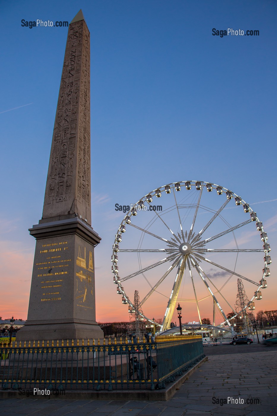 PLACE DE LA CONCORDE ET LA GRANDE ROUE INSTALLEE DURANT LA PERIODE DES FETES DE NOEL, 8 EME ARRONDISSEMENT, PARIS (75), ILE-DE-FRANCE, FRANCE 