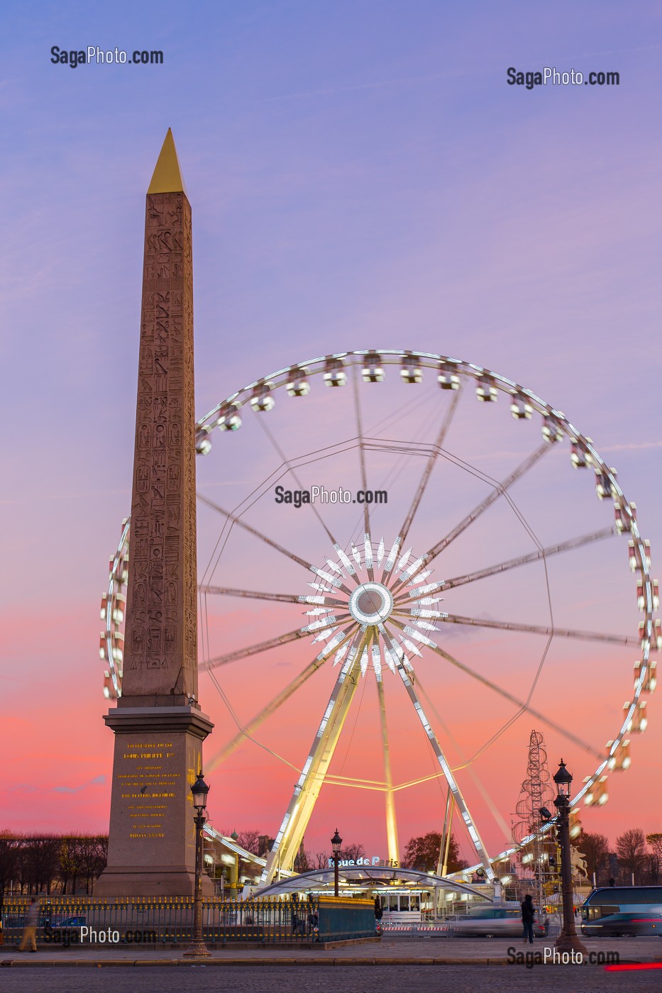 PLACE DE LA CONCORDE ET LA GRANDE ROUE INSTALLEE DURANT LA PERIODE DES FETES DE NOEL, 8 EME ARRONDISSEMENT, PARIS (75), ILE-DE-FRANCE, FRANCE 