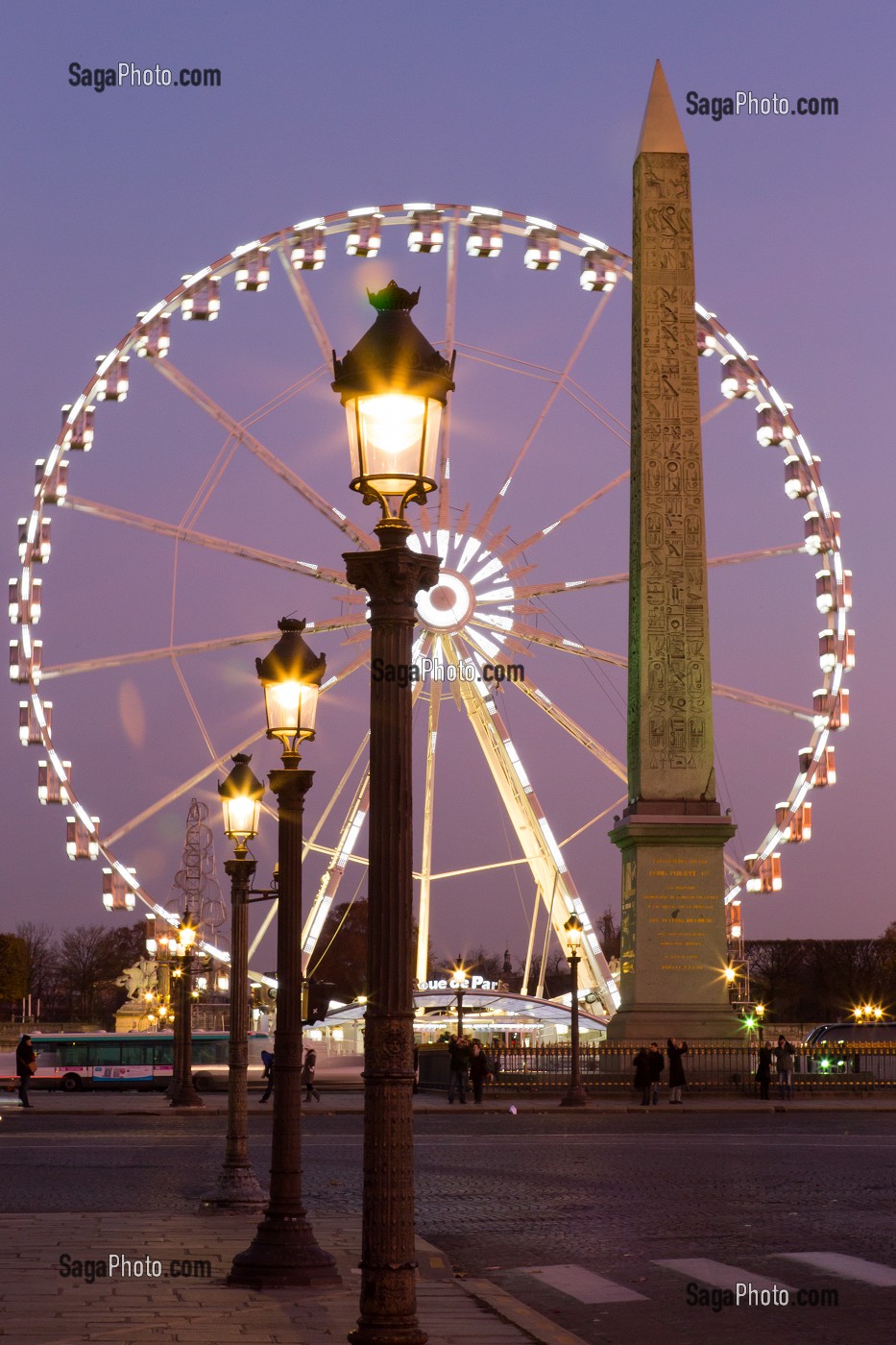 PLACE DE LA CONCORDE ET LA GRANDE ROUE INSTALLEE DURANT LA PERIODE DES FETES DE NOEL, 8 EME ARRONDISSEMENT, PARIS (75), ILE-DE-FRANCE, FRANCE 