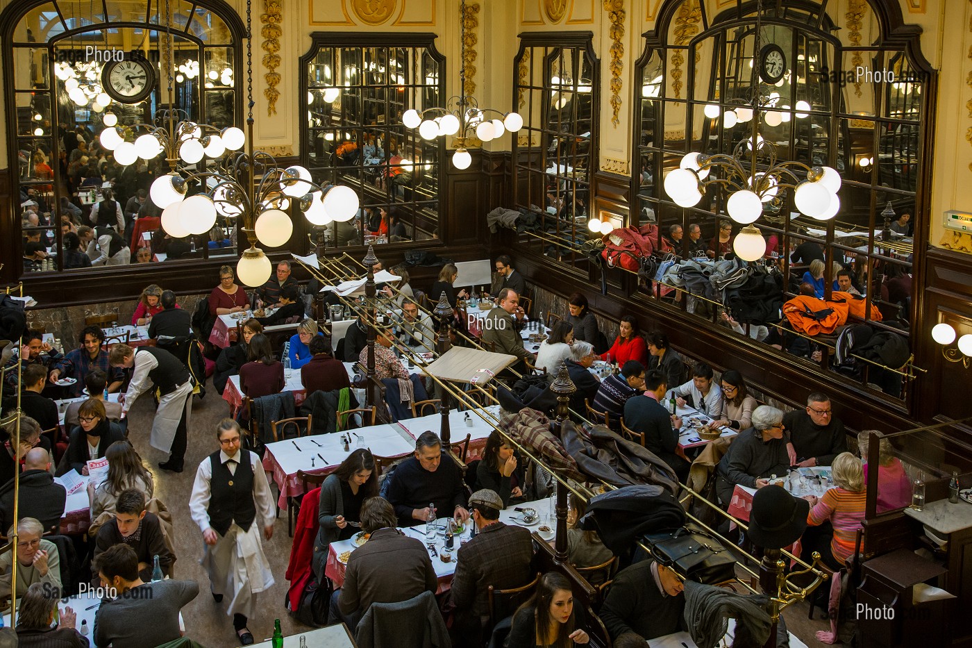 LA BRASSERIE CHARTIER, VIEUX RESTAURANT TRADITIONNEL DATANT DU 19 EME SIECLE QUI PROPOSE UNE CARTE BON MARCHE RUE DU FAUBOURG MONTMARTRE, 9 EME ARRONDISSEMENT, PARIS (75), ILE-DE-FRANCE, FRANCE 