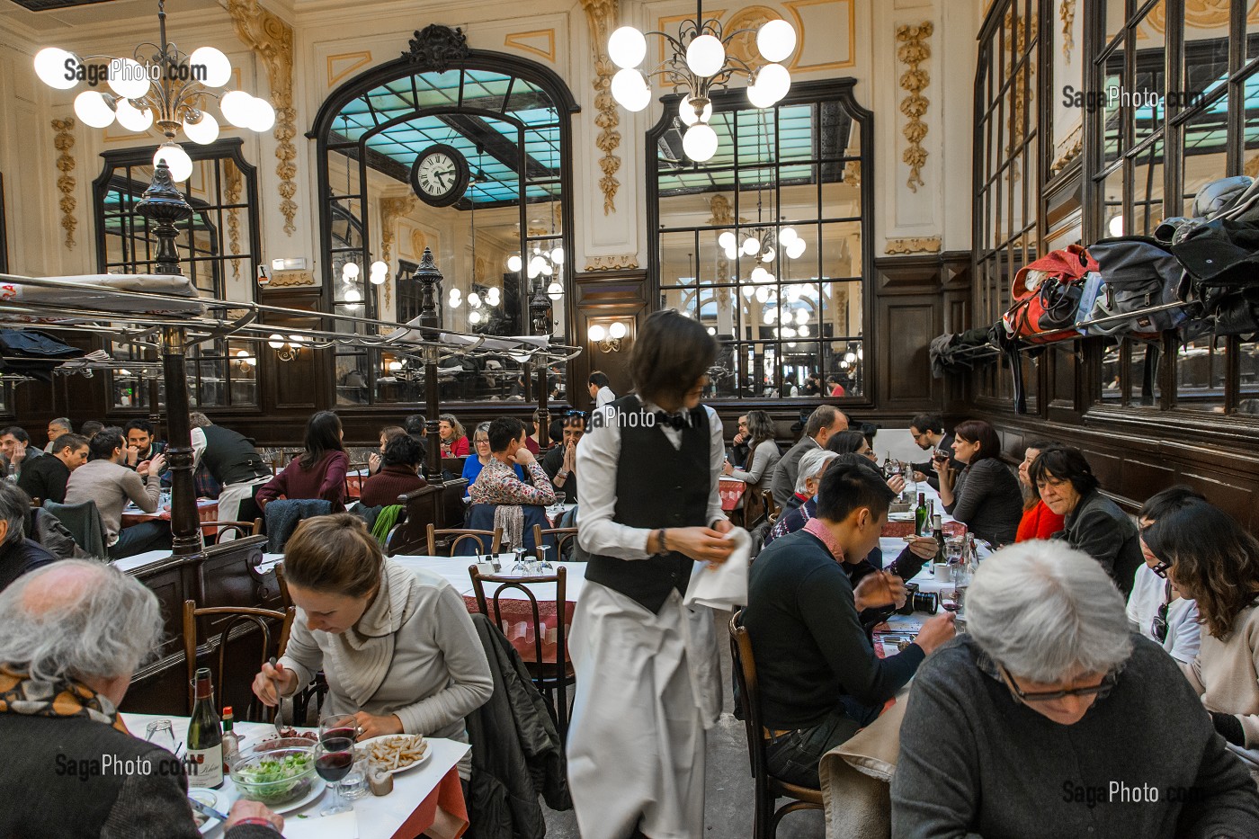 LA BRASSERIE CHARTIER, VIEUX RESTAURANT TRADITIONNEL DATANT DU 19 EME SIECLE QUI PROPOSE UNE CARTE BON MARCHE RUE DU FAUBOURG MONTMARTRE, 9 EME ARRONDISSEMENT, PARIS (75), ILE-DE-FRANCE, FRANCE 
