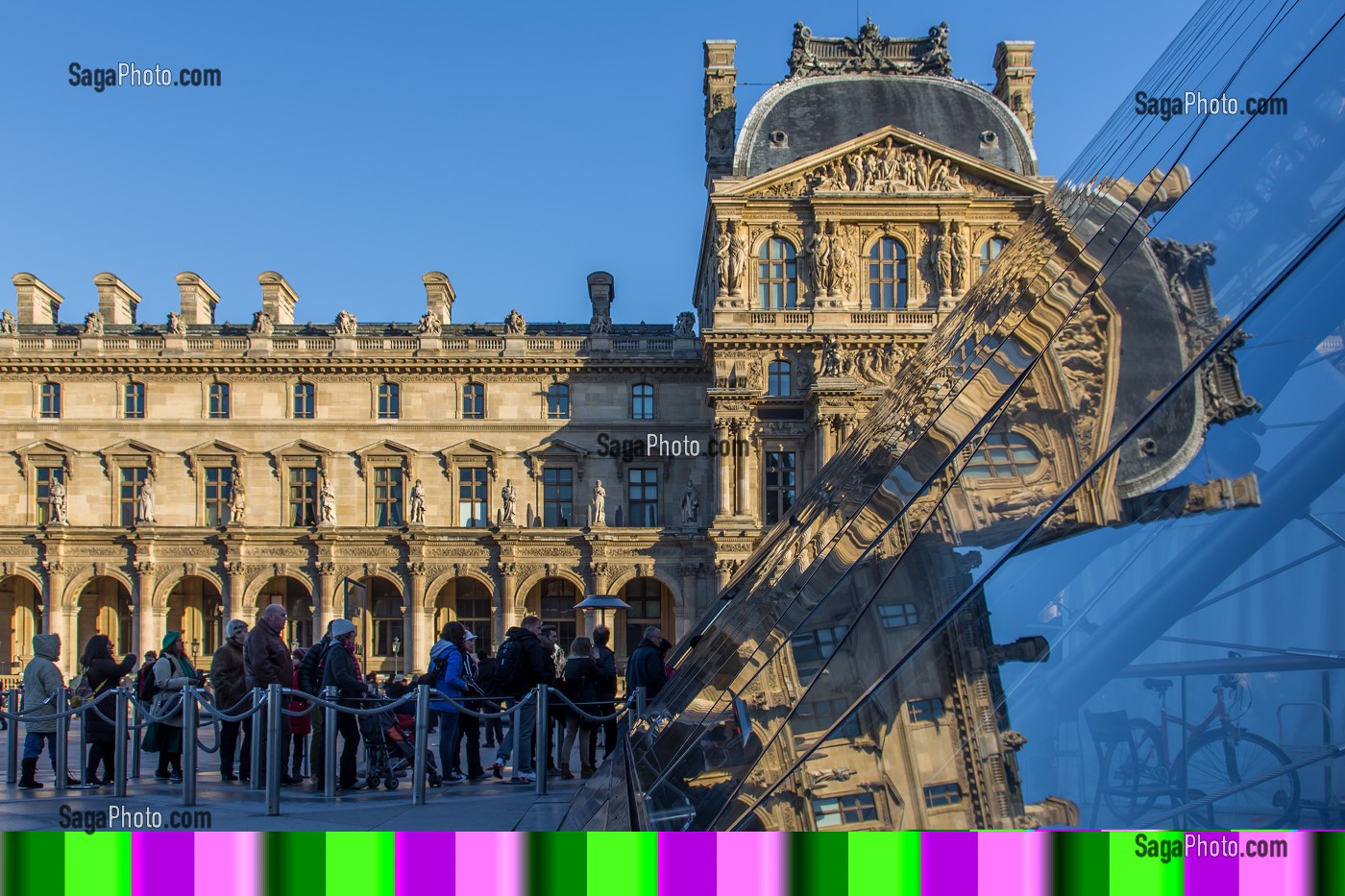 LE MUSEE DU LOUVRE ET SA PYRAMIDE, SITUE AU COEUR DE LA VILLE DANS LE 1ER ARRONDISSEMENT, IL EST L'UN DES PLUS GRANDS MUSEES DU MONDE ET LE PLUS GRAND DE FRANCE, (75) PARIS, ILE-DE-FRANCE, FRANCE 