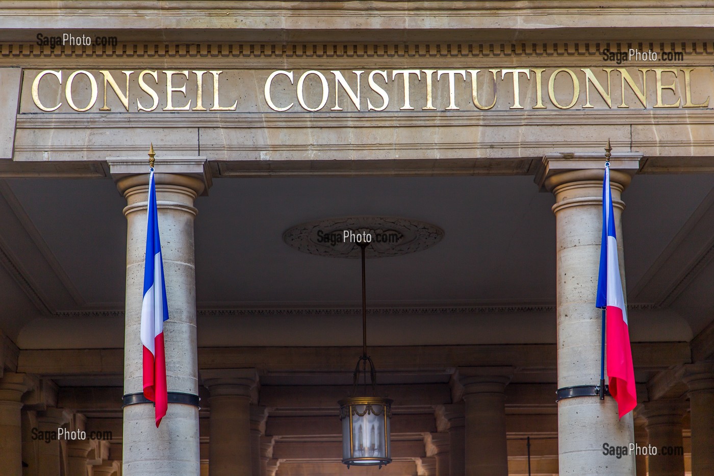 ENTREE DU CONSEIL CONSTITUTIONNEL, SITUE AU PALAIS-ROYAL, RUE DE MONTPENSIER, INSTITUTION PUBLIQUE QUI VEILLE A LA CONFORMITE DES TEXTES DE LOIS ET INTERVIENT DANS LA VIE PARLEMENTAIRE ET PUBLIQUE, 1ER ARRONDISSEMENT, PARIS, FRANCE 