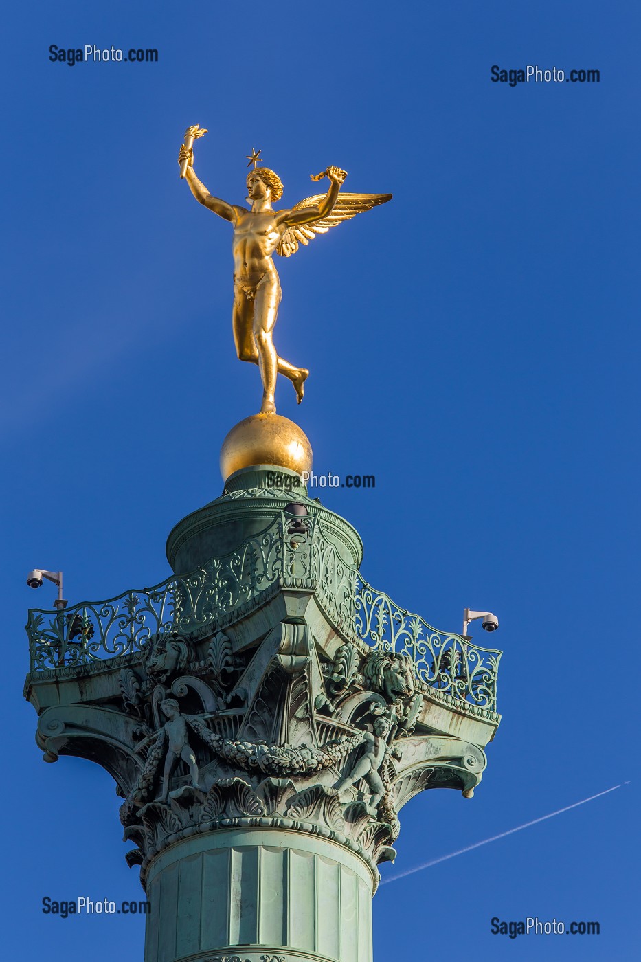 LE GENIE DE LA LIBERTE SURPLOMBANT LA COLONNE DE JUILLET, PLACE DE LA BASTILLE, COMMEMORANT LES TROIS GLORIEUSES, PENDANT LA REVOLUTION DE 1830, 4 EME ARRONDISSEMENT, (75) PARIS, ILE-DE-FRANCE, FRANCE 