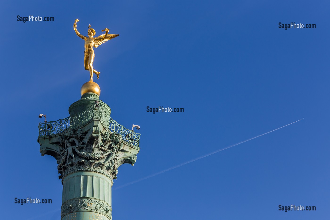 LE GENIE DE LA LIBERTE SURPLOMBANT LA COLONNE DE JUILLET, PLACE DE LA BASTILLE, COMMEMORANT LES TROIS GLORIEUSES, PENDANT LA REVOLUTION DE 1830, 4 EME ARRONDISSEMENT, (75) PARIS, ILE-DE-FRANCE, FRANCE 