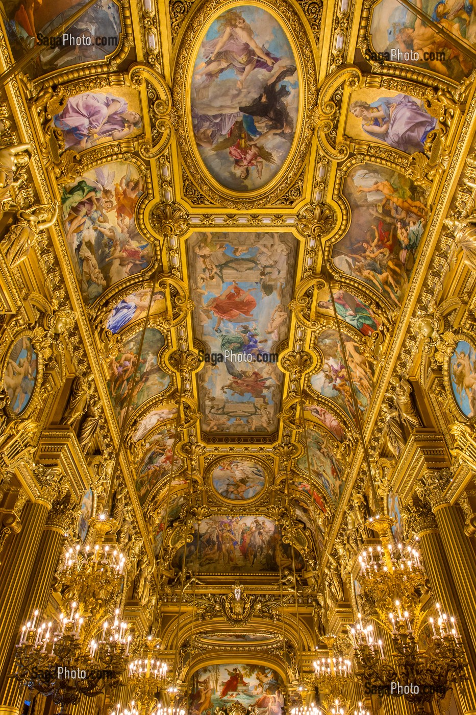 INTERIEUR DE L'OPERA GARNIER, PALAIS GARNIER, GRAND FOYER PEINT PAR BAUDRY, LE PLAFOND REPREND LES THEMES CLASSIQUES DES MYTHES GRECS, EN TRENTE TOILES, SUR 500 METRES CARRES, 9 EME ARRONDISSEMENT, (75), PARIS, ILE-DE-FRANCE, FRANCE 