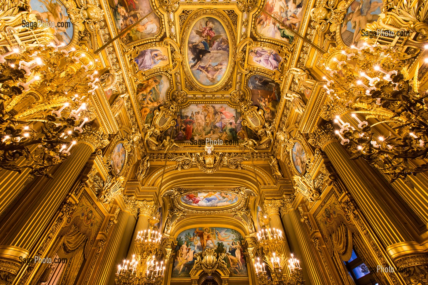 INTERIEUR DE L'OPERA GARNIER, PALAIS GARNIER, GRAND FOYER PEINT PAR BAUDRY, LE PLAFOND REPREND LES THEMES CLASSIQUES DES MYTHES GRECS, EN TRENTE TOILES, SUR 500 METRES CARRES, 9 EME ARRONDISSEMENT, (75), PARIS, ILE-DE-FRANCE, FRANCE 