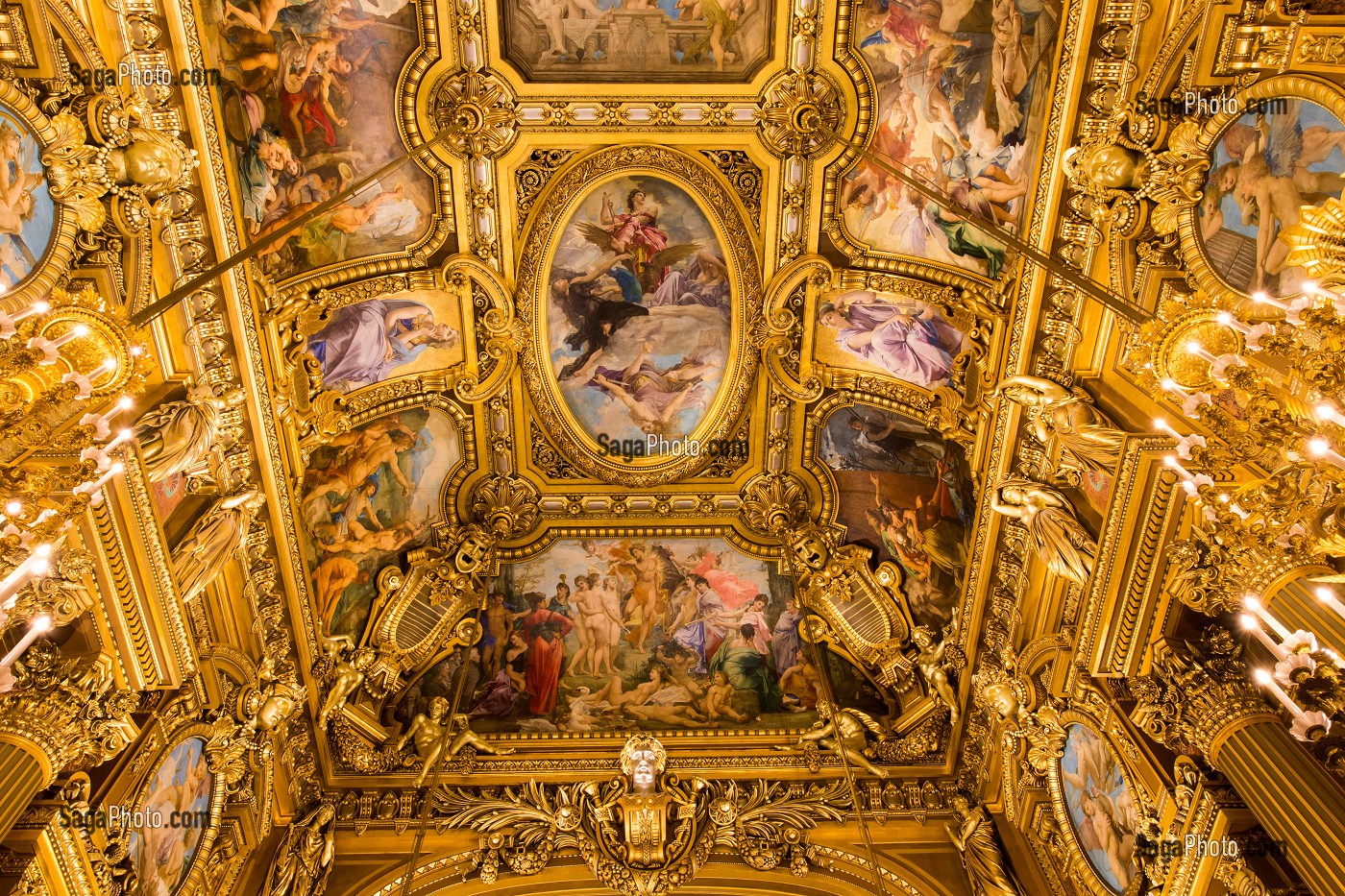 INTERIEUR DE L'OPERA GARNIER, PALAIS GARNIER, GRAND FOYER PEINT PAR BAUDRY, LE PLAFOND REPREND LES THEMES CLASSIQUES DES MYTHES GRECS, EN TRENTE TOILES, SUR 500 METRES CARRES, 9 EME ARRONDISSEMENT, (75), PARIS, ILE-DE-FRANCE, FRANCE 