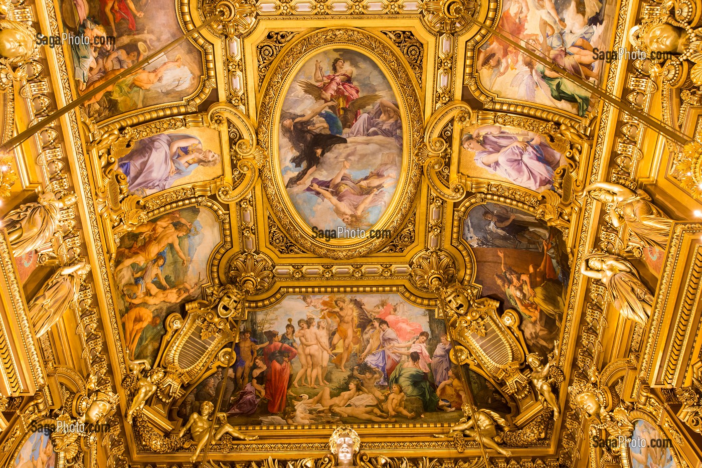 INTERIEUR DE L'OPERA GARNIER, PALAIS GARNIER, GRAND FOYER PEINT PAR BAUDRY, LE PLAFOND REPREND LES THEMES CLASSIQUES DES MYTHES GRECS, EN TRENTE TOILES, SUR 500 METRES CARRES, 9 EME ARRONDISSEMENT, (75), PARIS, ILE-DE-FRANCE, FRANCE 