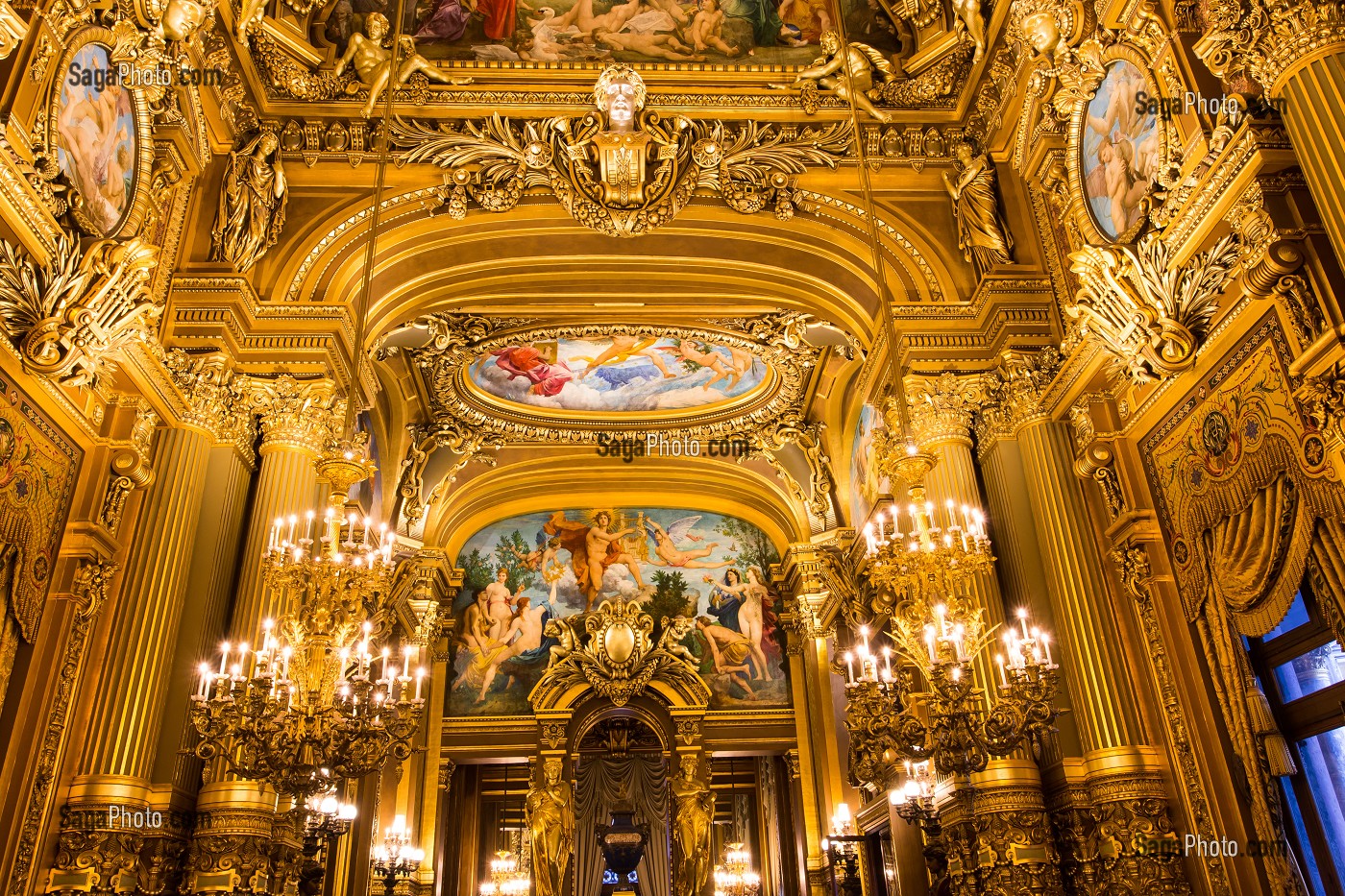 INTERIEUR DE L'OPERA GARNIER, PALAIS GARNIER, GRAND FOYER PEINT PAR BAUDRY, LE PLAFOND REPREND LES THEMES CLASSIQUES DES MYTHES GRECS, EN TRENTE TOILES, SUR 500 METRES CARRES, 9 EME ARRONDISSEMENT, (75), PARIS, ILE-DE-FRANCE, FRANCE 