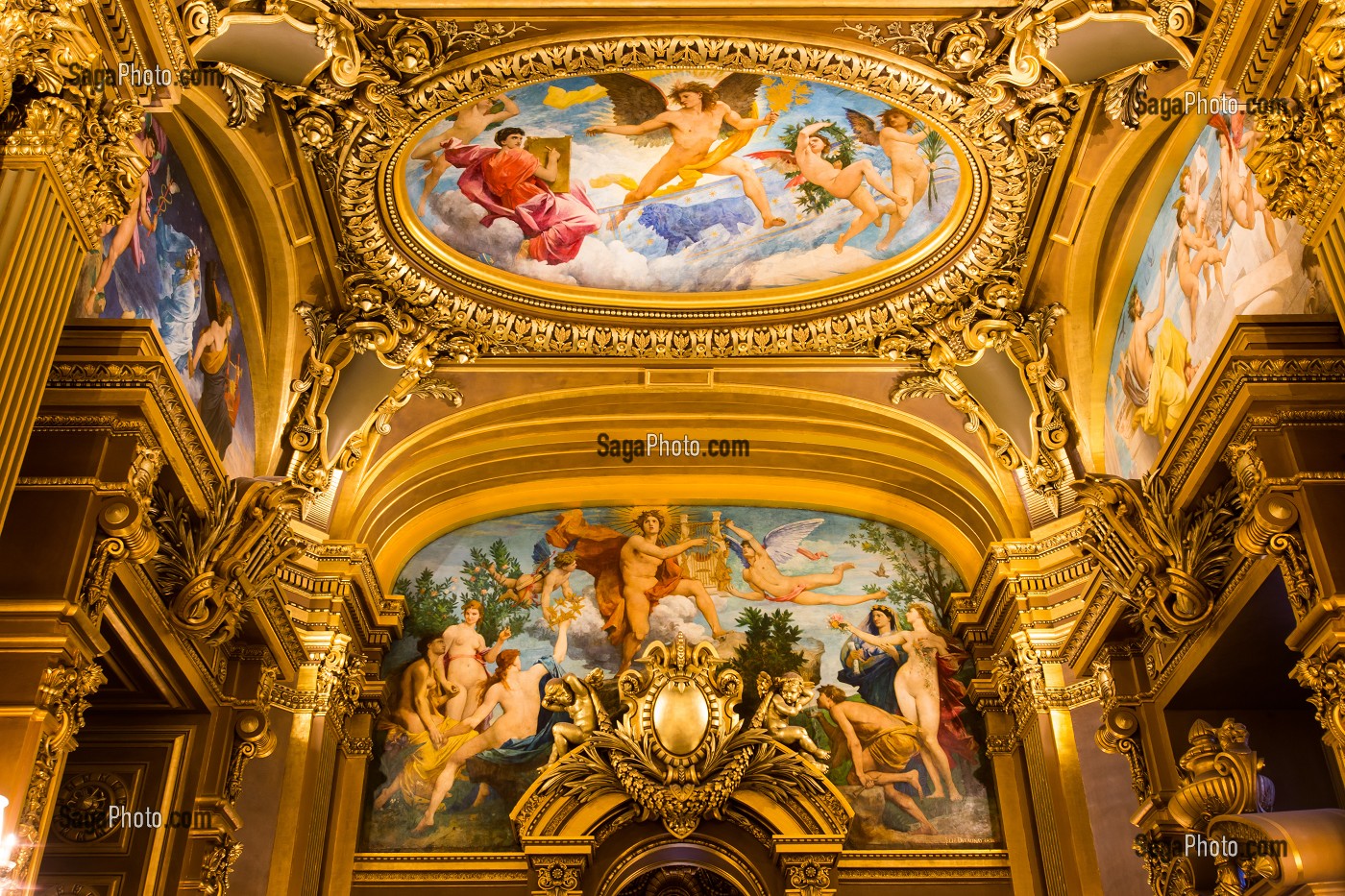 INTERIEUR DE L'OPERA GARNIER, PALAIS GARNIER, GRAND FOYER PEINT PAR BAUDRY, LE PLAFOND REPREND LES THEMES CLASSIQUES DES MYTHES GRECS, EN TRENTE TOILES, SUR 500 METRES CARRES, 9 EME ARRONDISSEMENT, (75), PARIS, ILE-DE-FRANCE, FRANCE 