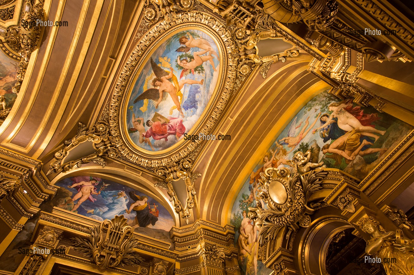 INTERIEUR DE L'OPERA GARNIER, PALAIS GARNIER, GRAND FOYER PEINT PAR BAUDRY, LE PLAFOND REPREND LES THEMES CLASSIQUES DES MYTHES GRECS, EN TRENTE TOILES, SUR 500 METRES CARRES, 9 EME ARRONDISSEMENT, (75), PARIS, ILE-DE-FRANCE, FRANCE 