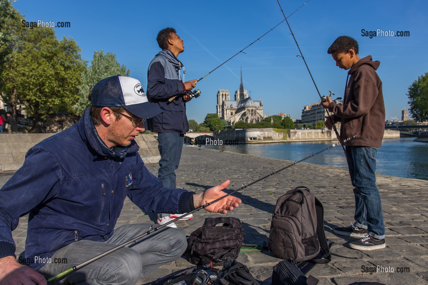 PECHEURS, STREET FISHING, QUAI DE LA TOURNELLE, PARIS (75) 