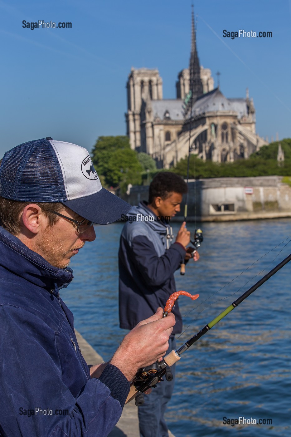 PECHEURS, STREET FISHING, QUAI DE LA TOURNELLE, PARIS (75) 