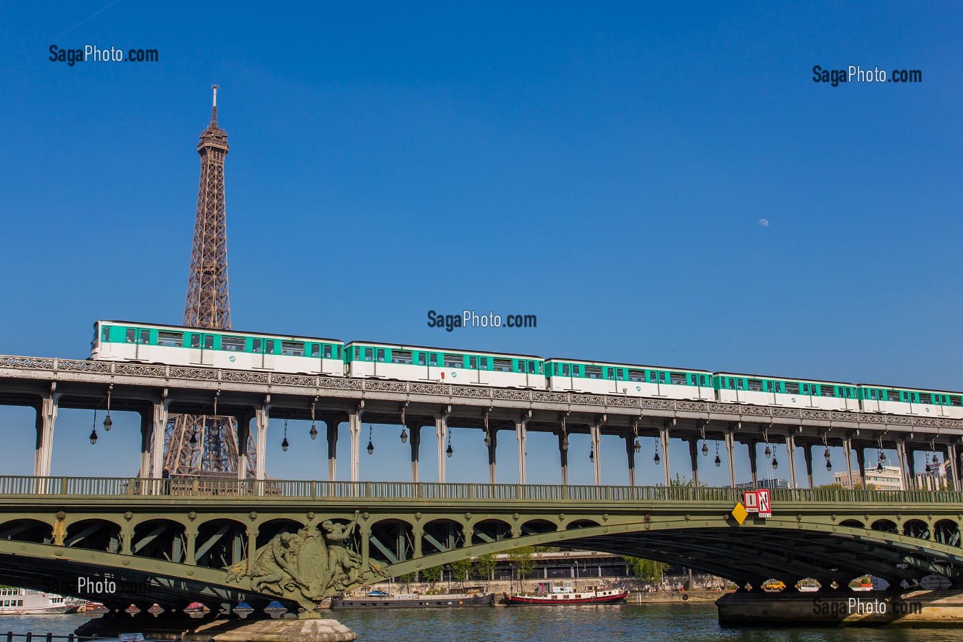 METRO PONT DE BIR-HAKEIM, 16 EME ARRONDISSEMENT, PARIS (75), ILE-DE-FRANCE, FRANCE 