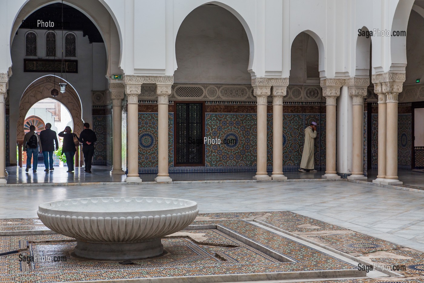 COUR INTERIEURE DE LA GRANDE MOSQUEE DE PARIS 