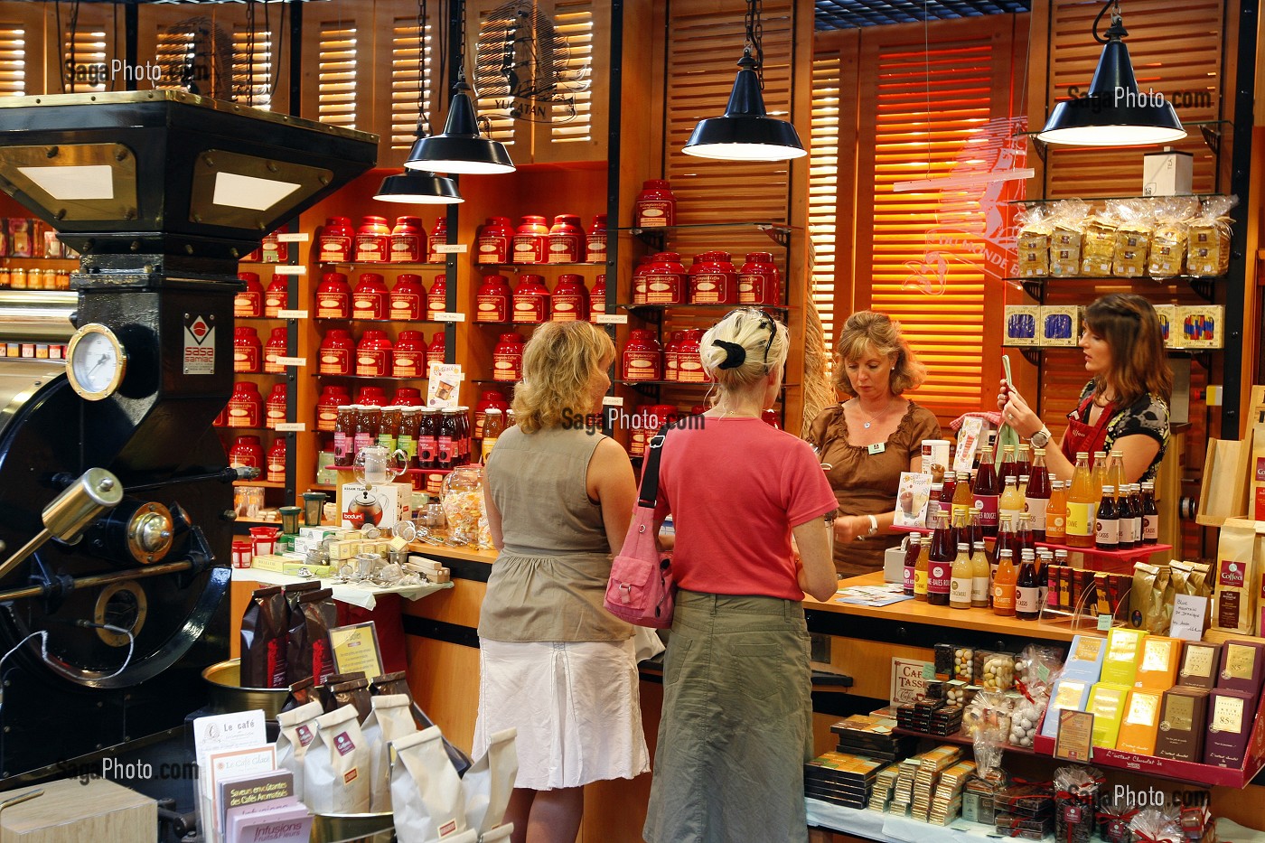 VENTE ET FABRICATION DE CAFE ET DE THE  'COMPTOIRS COFFEA', LES HALLES CENTRALES, LE HAVRE, SEINE-MARITIME (76), NORMANDIE, FRANCE 