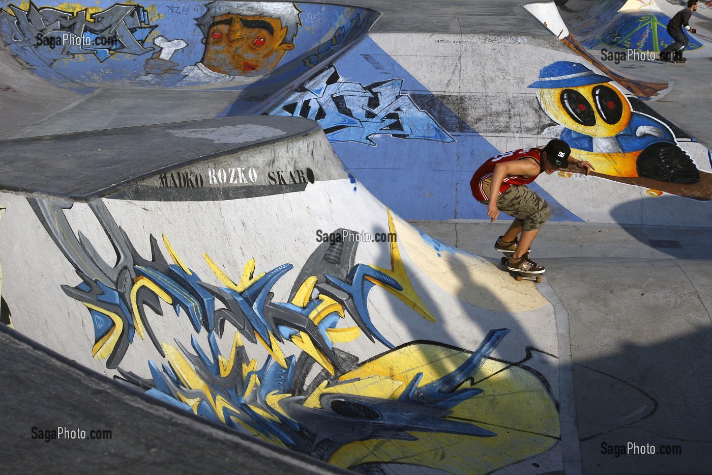SKATE PARK, AIRE DE STREET POUR VTT, SKATEURS, SKATEBOARD, ROLLER, DEVANT LES IMMEUBLES D'ARCHITECTURE D'AUGUSTE PERRET CLASSEE AU PATRIMOINE MONDIAL DE L'UNESCO, LE HAVRE, SEINE-MARITIME (76), NORMANDIE, FRANCE