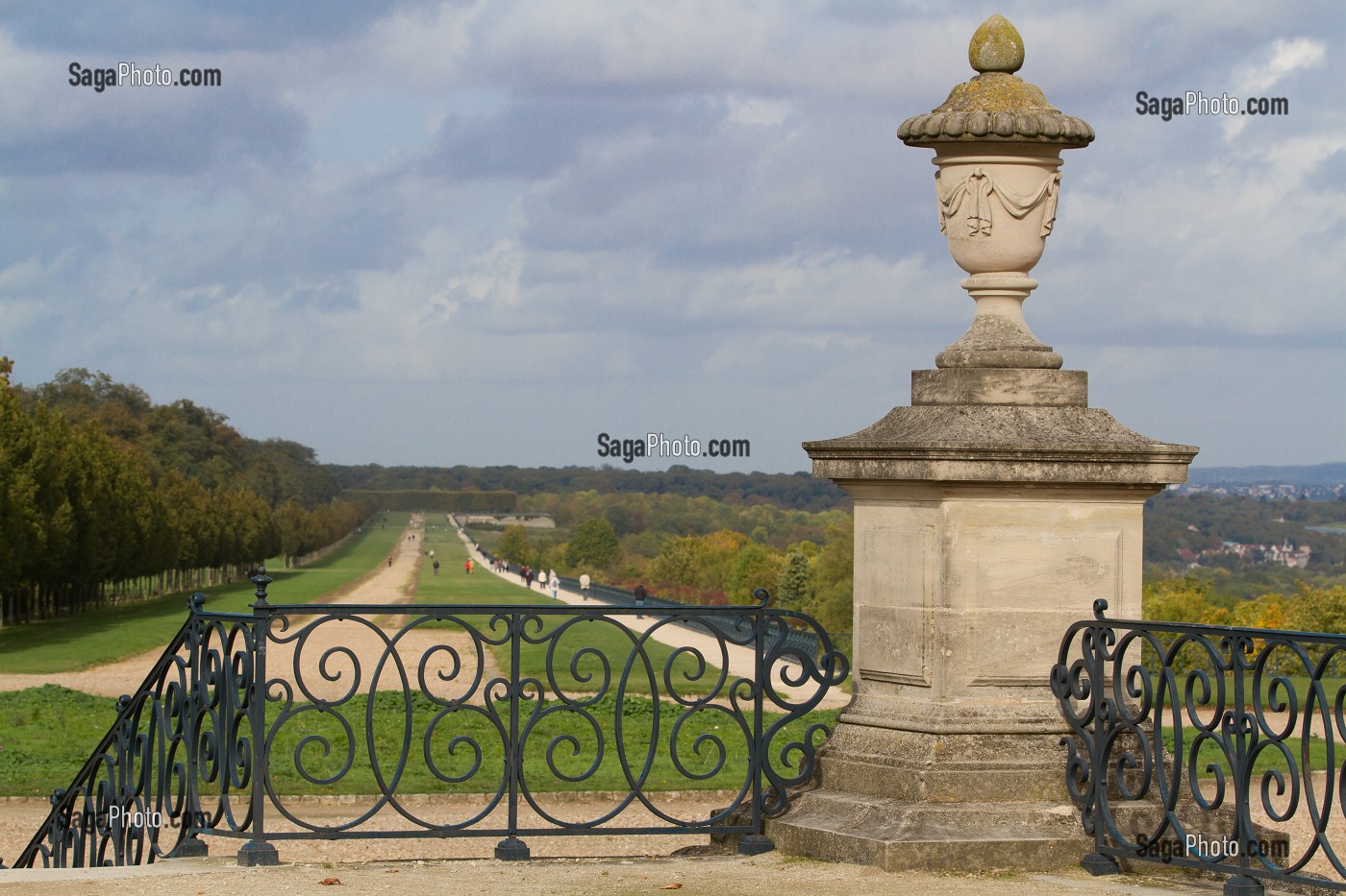 GRANDE TERRASSE DE SAINT-GERMAIN-EN-LAYE CREEE PAR ANDRE LENOTRE A LA FIN DU 17 EME SIECLE SUR ORDRE DE LOUIS XIV, VESTIGE DU CHATEAU-NEUF, DOMAINE NATIONAL DE SAINT-GERMAIN-EN-LAYE, YVELINES (78), FRANCE 