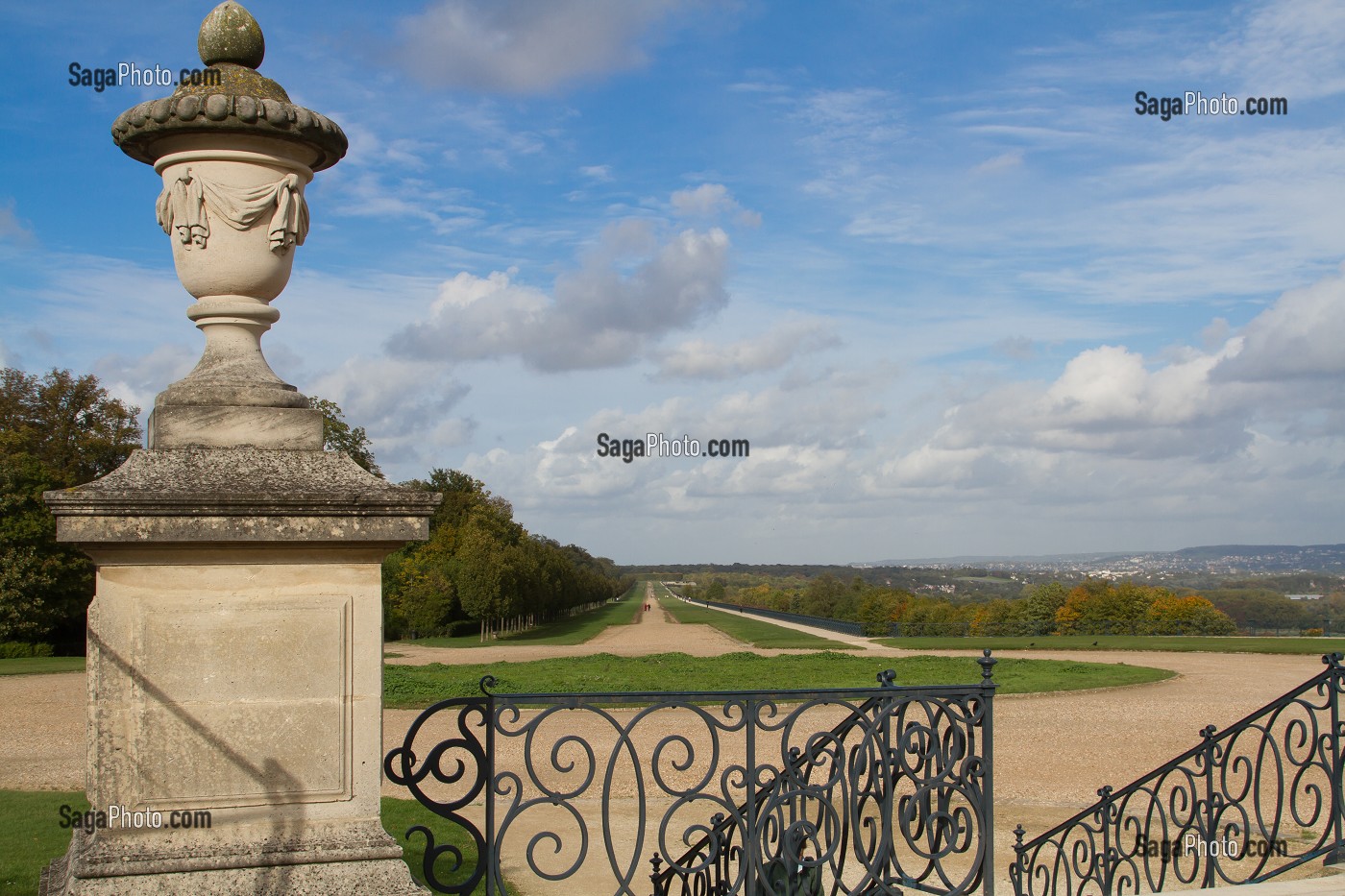 GRANDE TERRASSE DE SAINT-GERMAIN-EN-LAYE CREEE PAR ANDRE LENOTRE A LA FIN DU 17 EME SIECLE SUR ORDRE DE LOUIS XIV, VESTIGE DU CHATEAU-NEUF, DOMAINE NATIONAL DE SAINT-GERMAIN-EN-LAYE, YVELINES (78), FRANCE 