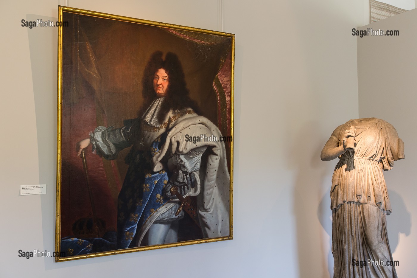 PORTRAIT DE LOUIS XIV ET STATUE DE LA MUSE EUTERPE, MUSEE PROMENADE, PARC ROYAL DE MARLY, DOMAINE NATIONAL DE MARLY-LE-ROI, YVELINES (78), FRANCE 