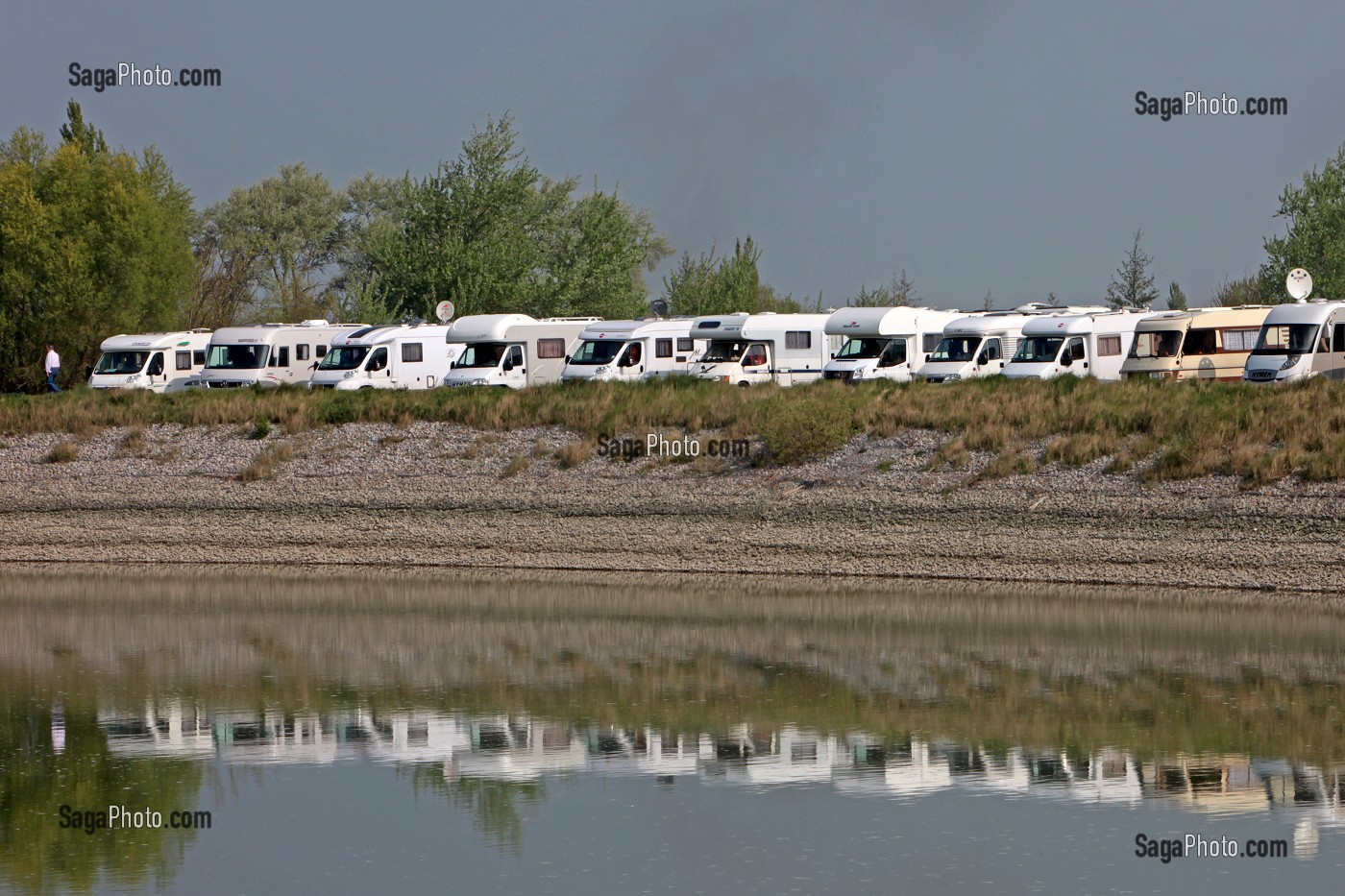 AIRE DE STATIONNEMENT POUR CAMPING-CARS, LE CROTOY, BAIE DE SOMME (80), FRANCE 