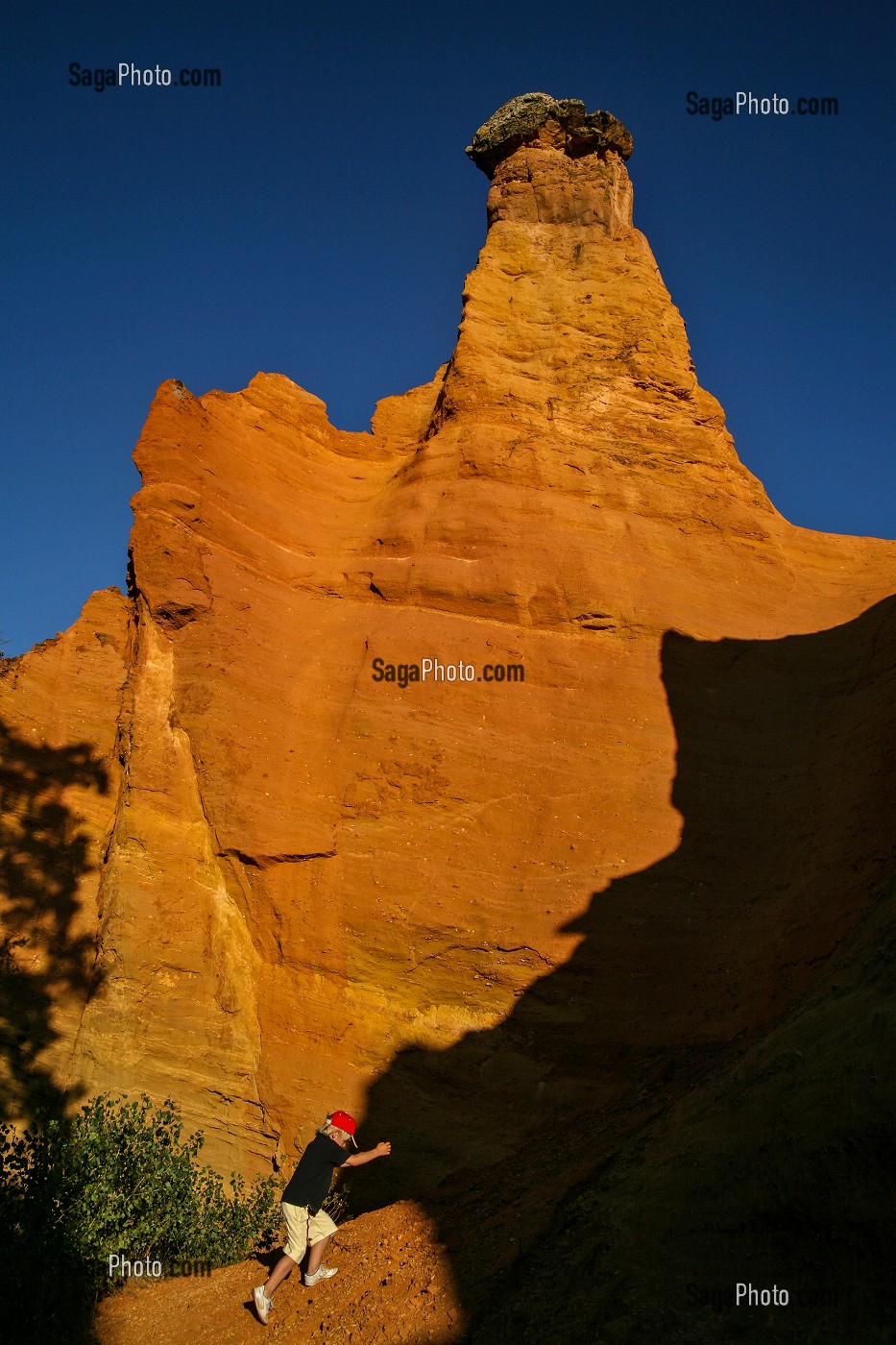 CHEMINEE DE FEE, COLORADO PROVENCAL, OCRES DE RUSTREL, VAUCLUSE, FRANCE 
