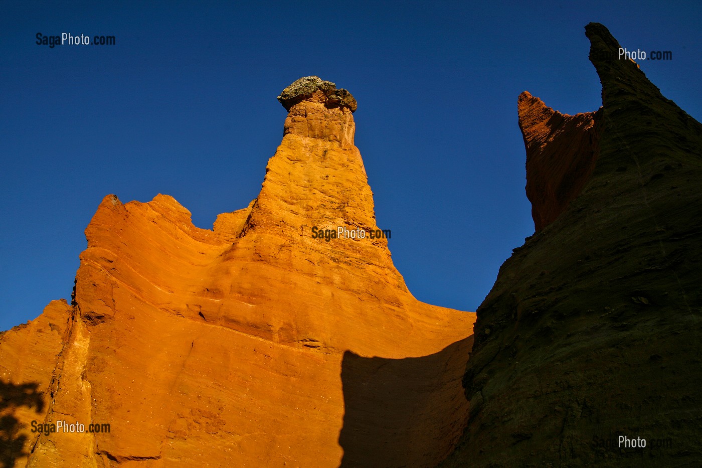CHEMINEE DE FEE, COLORADO PROVENCAL, OCRES DE RUSTREL, VAUCLUSE, FRANCE 