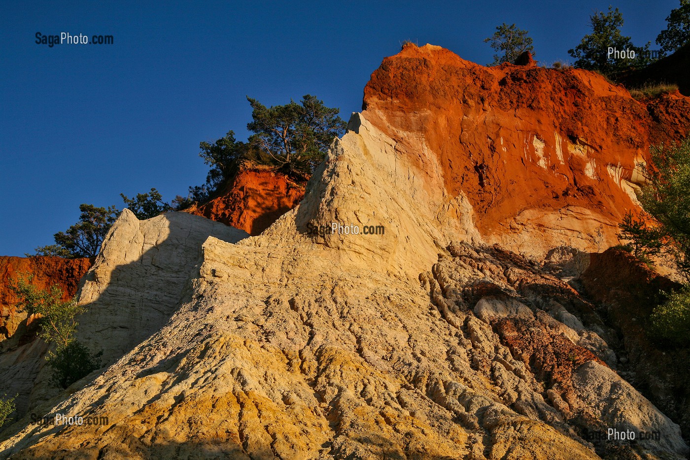 COLORADO PROVENCAL, OCRES AUX COULEURS MULTIPLES DE RUSTREL, VAUCLUSE (84), FRANCE 