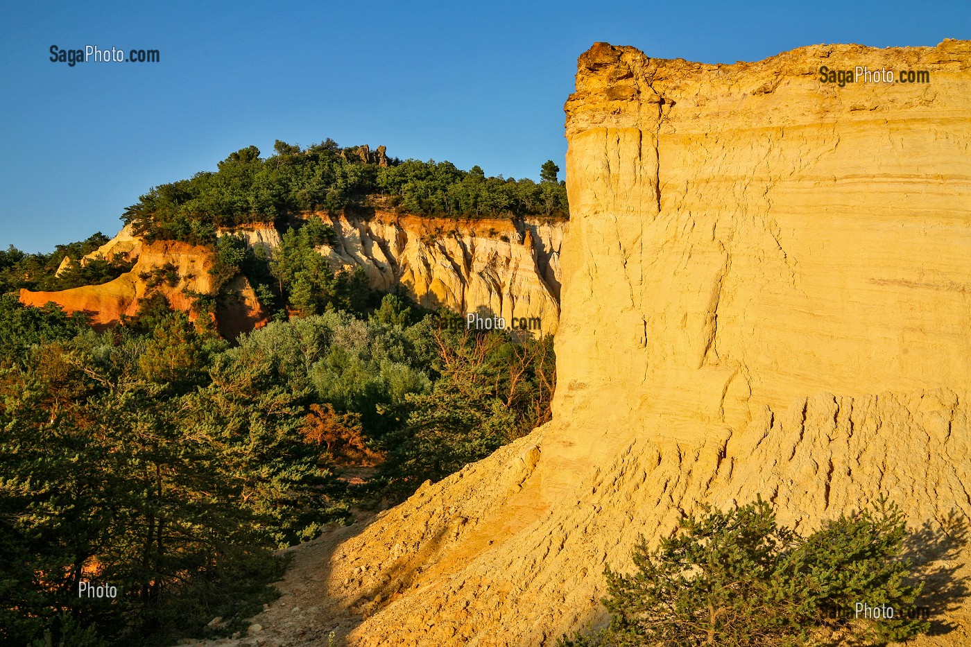 COLORADO PROVENCAL, OCRES AUX COULEURS MULTIPLES DE RUSTREL, VAUCLUSE (84), FRANCE 