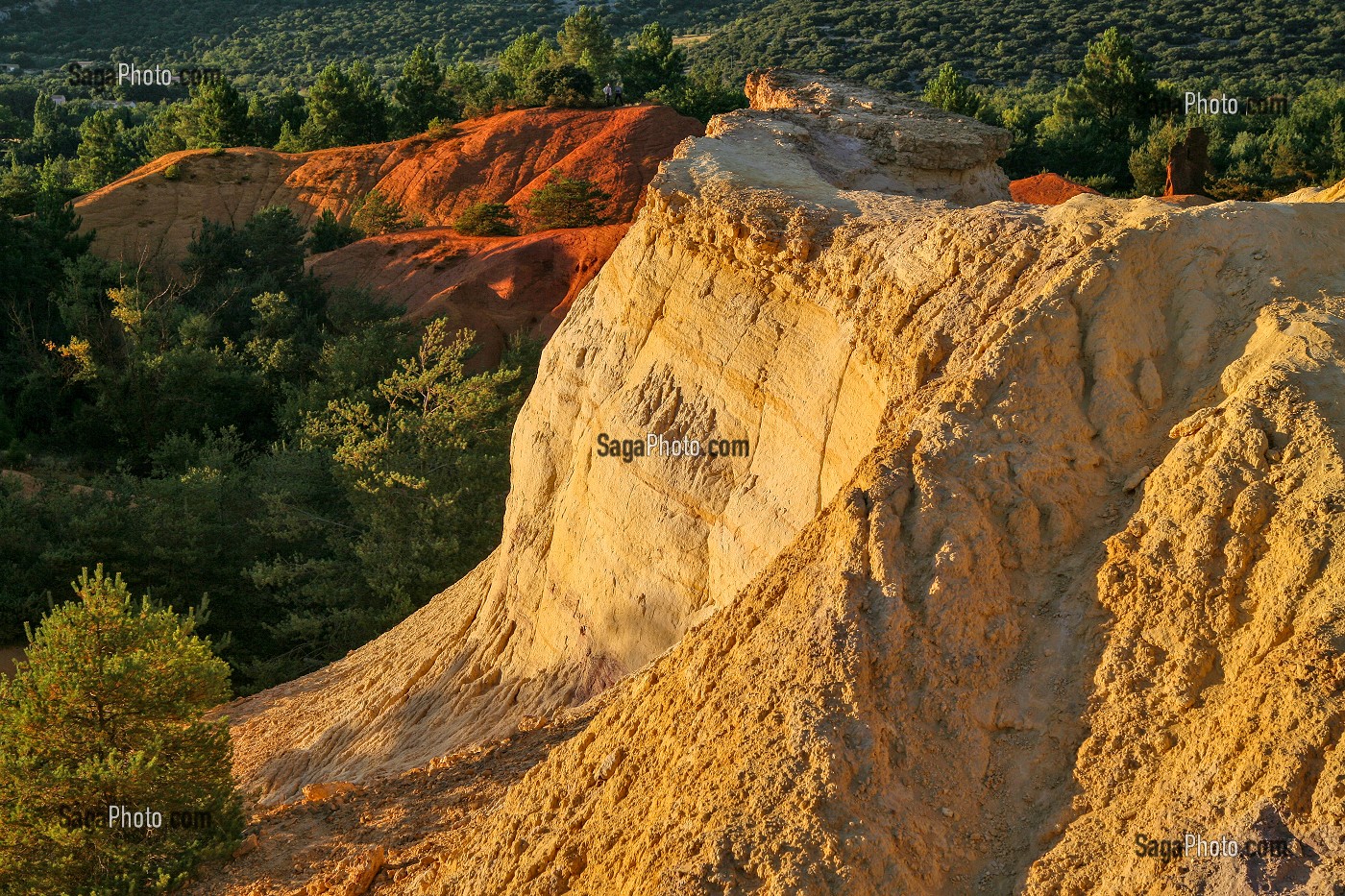 COLORADO PROVENCAL, OCRES AUX COULEURS MULTIPLES DE RUSTREL, VAUCLUSE (84), FRANCE 