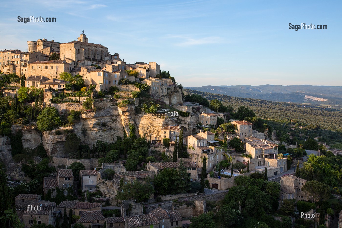 VILLAGE PERCHE DE GORDES, PLUS BEAU VILLAGE DE FRANCE, PARC NATUREL REGIONAL DU LUBERON, VAUCLUSE (84), FRANCE 