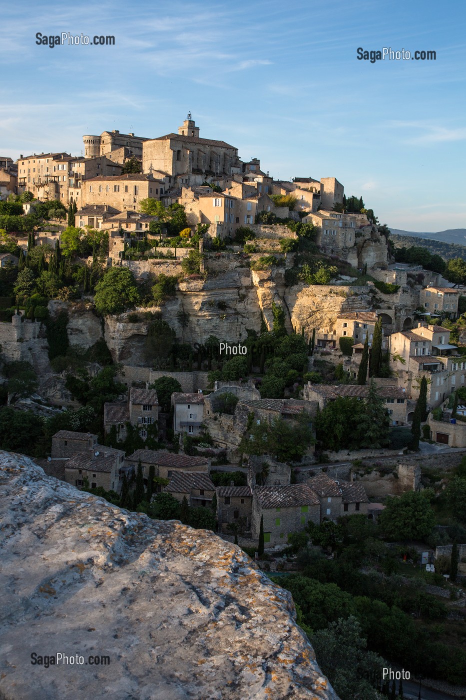 VILLAGE PERCHE DE GORDES, PLUS BEAU VILLAGE DE FRANCE, PARC NATUREL REGIONAL DU LUBERON, VAUCLUSE (84), FRANCE 