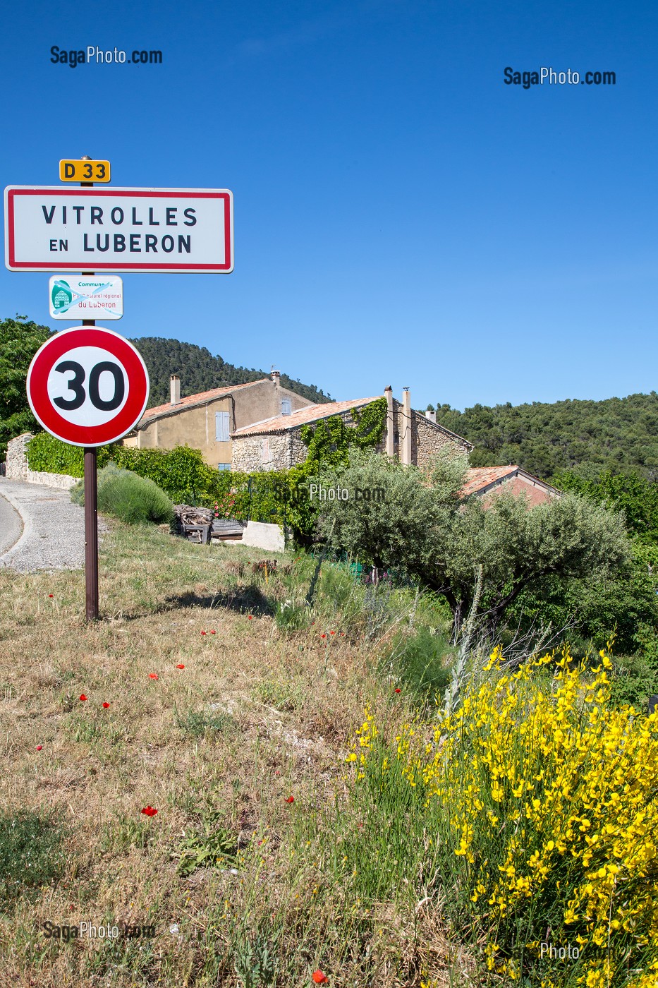 PANNEAU DU VILLAGE DE VITROLLES EN LUBERON, PARC NATUREL REGIONAL DU LUBERON, VAUCLUSE (84), FRANCE 