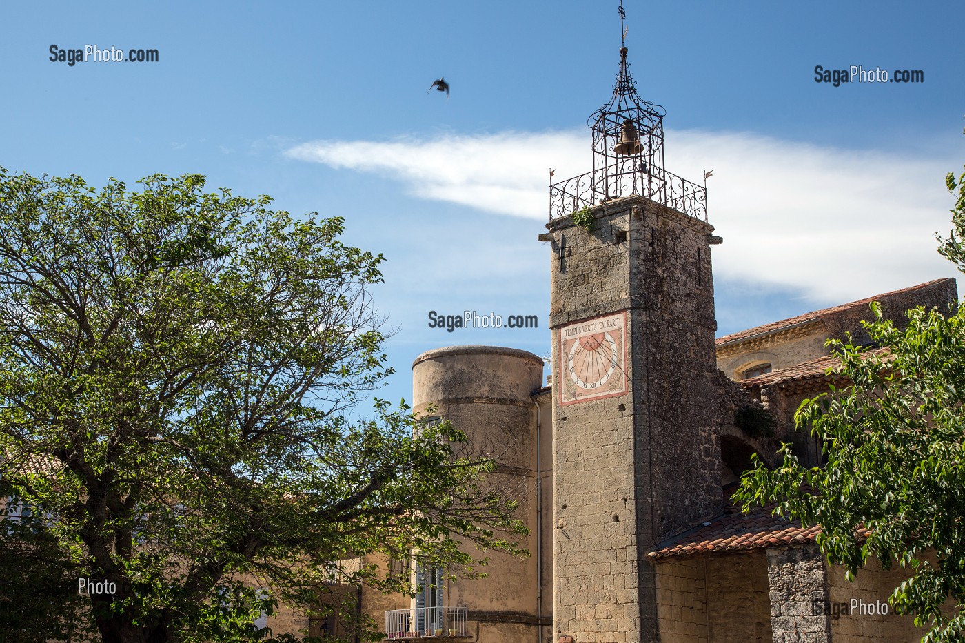 CADRAN SOLAIRE SUR LE CLOCHER DE L'EGLISE, GRAMBOIS, PARC NATUREL REGIONAL DU LUBERON, VAUCLUSE (84), FRANCE 