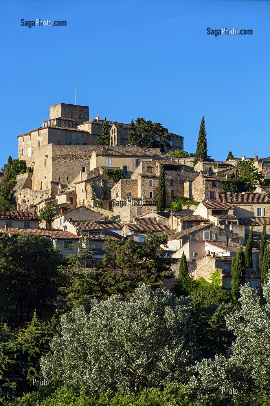 VILLAGE ET CHATEAU D'ANSOUIS, PARC NATUREL REGIONAL DU LUBERON, VAUCLUSE (84), FRANCE 