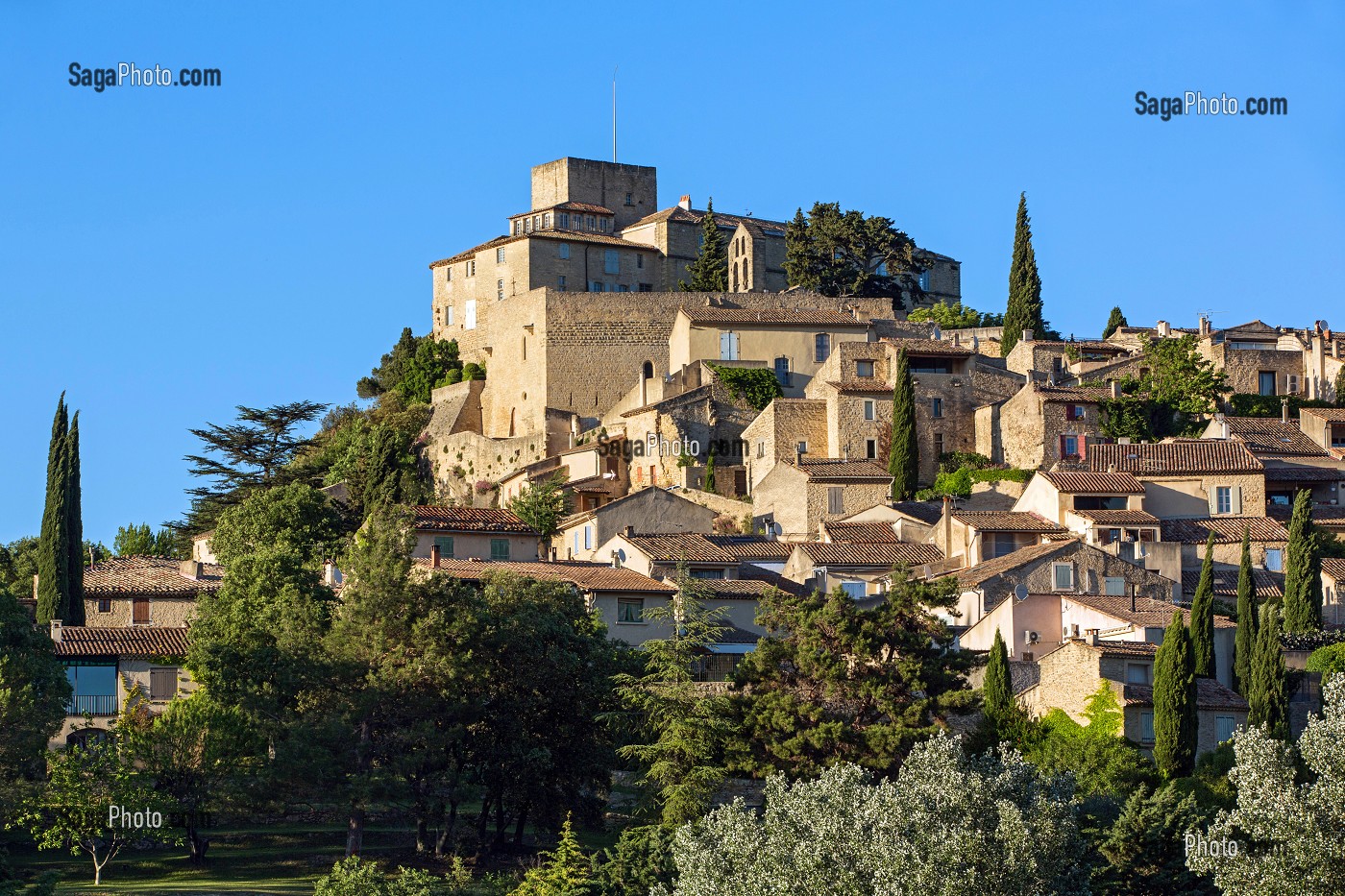 VILLAGE ET CHATEAU D'ANSOUIS, PARC NATUREL REGIONAL DU LUBERON, VAUCLUSE (84), FRANCE 