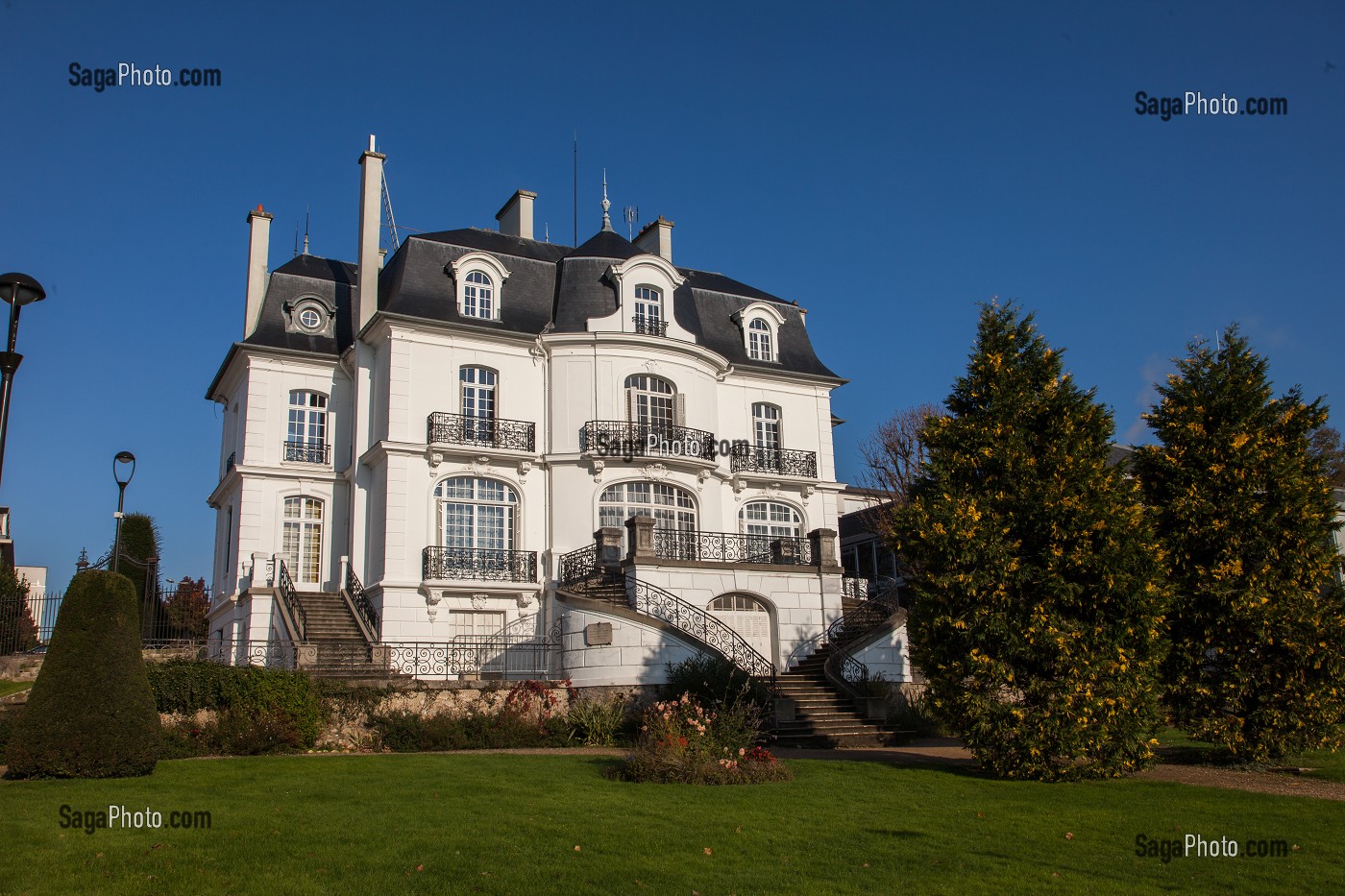 HOTEL DE VILLE AMENAGE DANS L’ANCIEN CHATEAU D’AVAUCOURT BATI A LA FIN DU 19 EME SIECLE, ATHIS-MONS, ESSONNE (91), FRANCE 