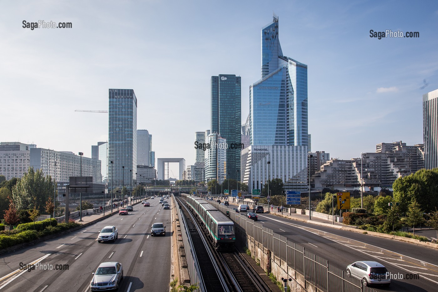 AVENUE CHARLES DE GAULLE, NEUILLY-SUR-SEINE ET QUARTIER DE LA DEFENSE, HAUTS-DE-SEINE (92), FRANCE 