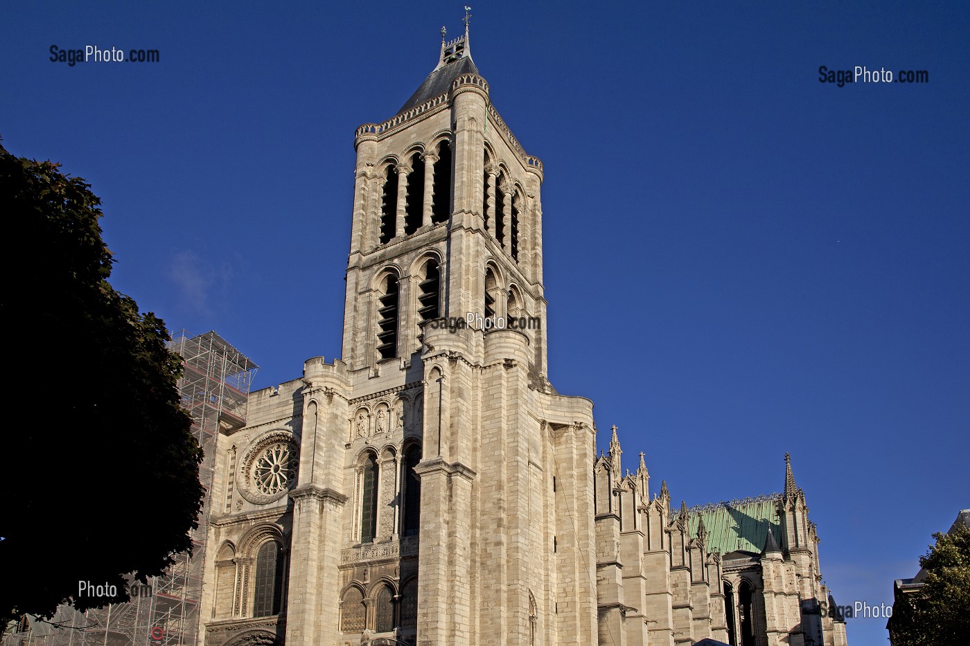 BASILIQUE DE SAINT-DENIS, EDIFICE RELIGIEUX DE STYLE GOTHIQUE RECONSTRUIT AU 12 EME SIECLE PAR L' ABBE SUGER, NECROPOLE DES ROIS DE FRANCE, CLASSE MONUMENT HISTORIQUE, SAINT-DENIS, SEINE-SAINT-DENIS (93), FRANCE 